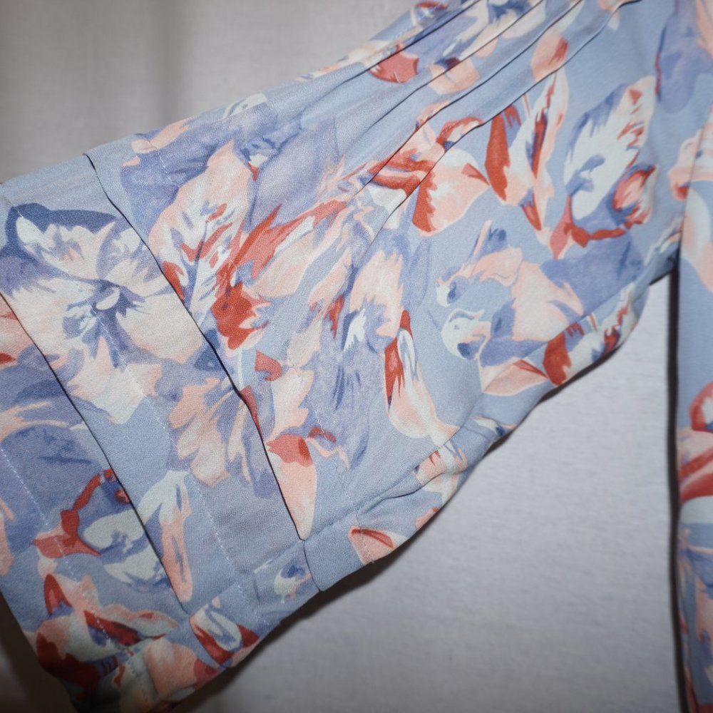 JOIE Sarnelle Blue Silk Floral Romper Bell Sleeves sz XS spring jumpsuit   B-17 - Picture 5 of 8